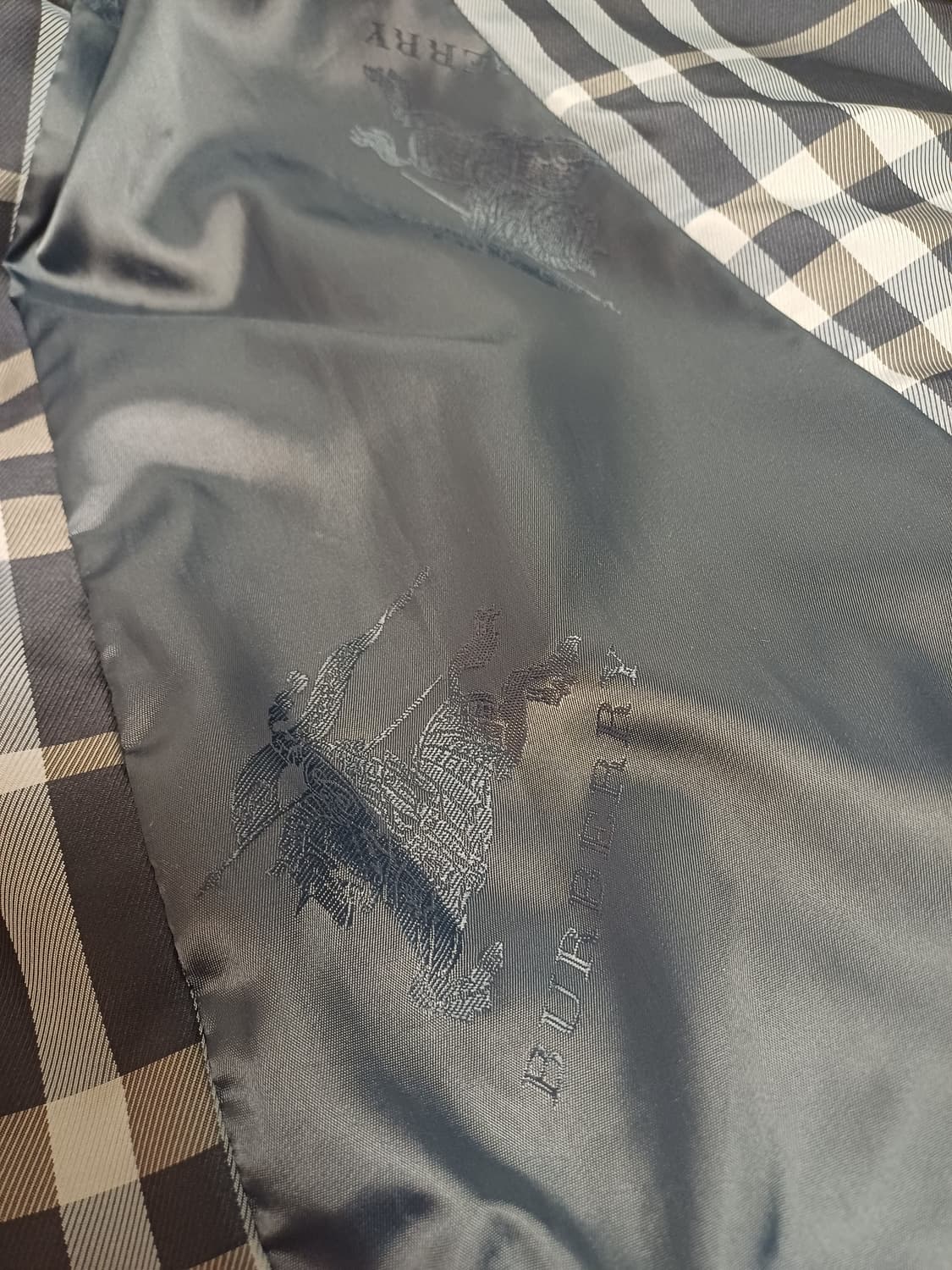 버버리(Burberry) 노바체크 안감 다이아몬드 퀼팅자켓 상품이미지9