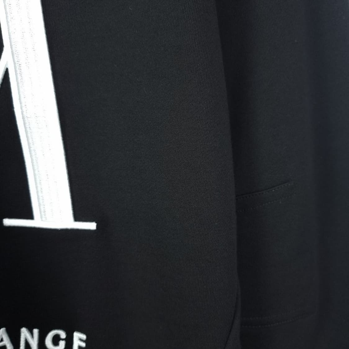 [아르마니] 빅로고 자수 오버핏 맨투맨 블랙 P01605 상품이미지6