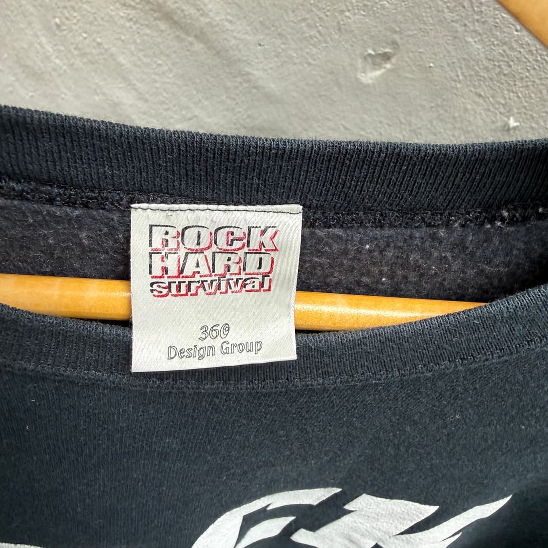 Rock hard survival 스웻 상품이미지5