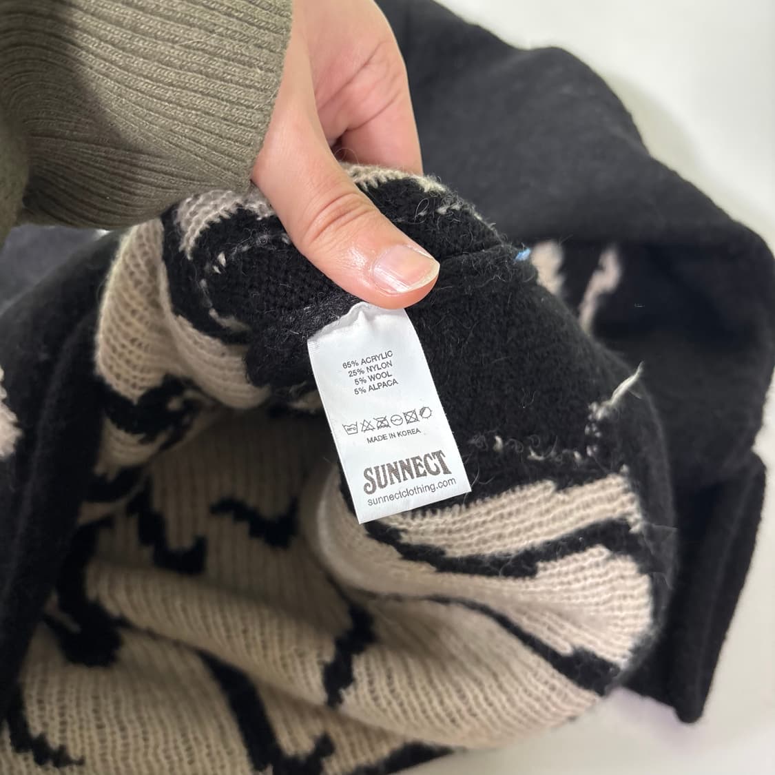 1 M 써넥트 블랙 루즈핏 알파카혼방 크루넥 스크림니트 상품이미지4
