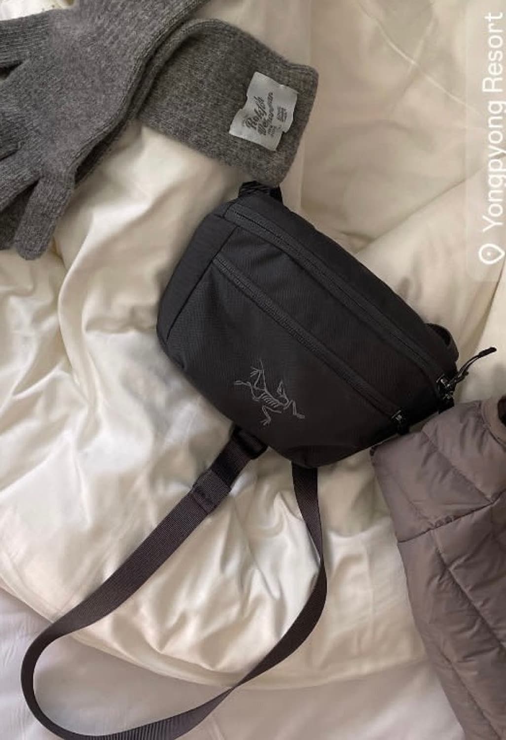 아크테릭스 멘티스 크로스팩 차콜 상품이미지1