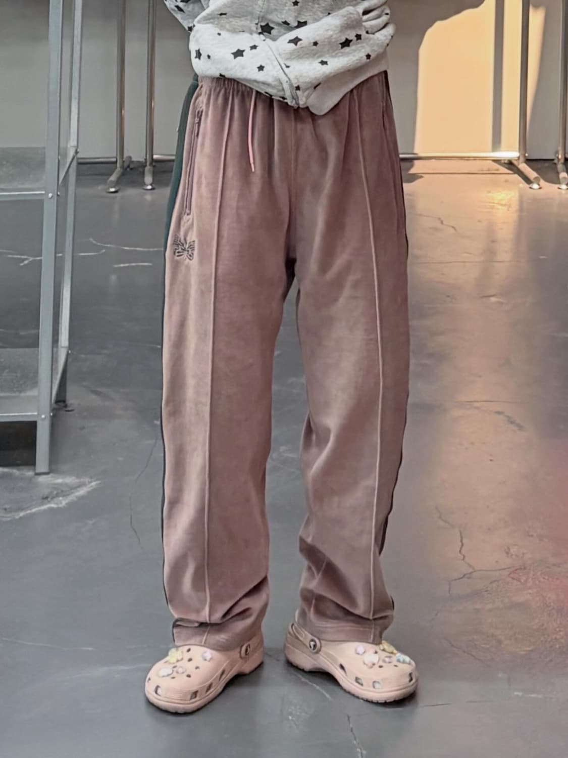 니들스 스몰로고 벨벳 트랙탑 팬츠 A3502 상품이미지1