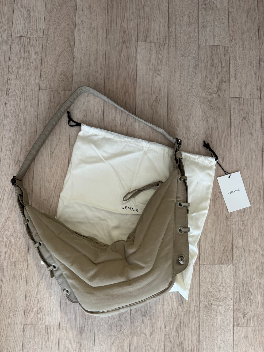 르메르 소프트 게임백 스몰 베이지 상태좋음 상품이미지1