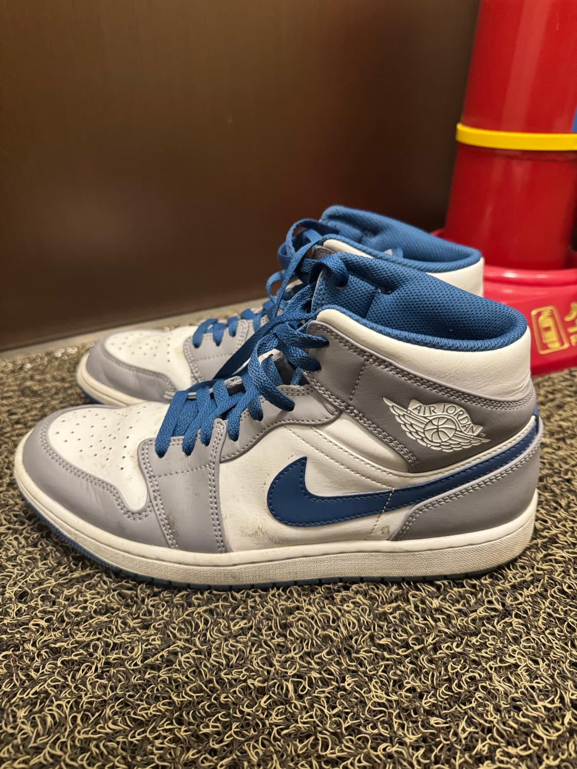 나이키  조던 1 미드 시멘트 그레이 트루 블루 상품이미지2
