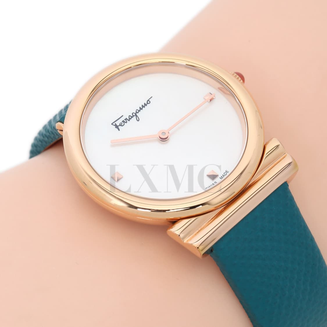 페라가모 간치노 워치 화이트 마더오브펄 간치니가죽시계 SFIY006 상품이미지6