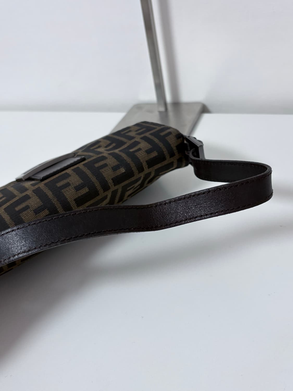 펜디 주카 바게트백 상품이미지5