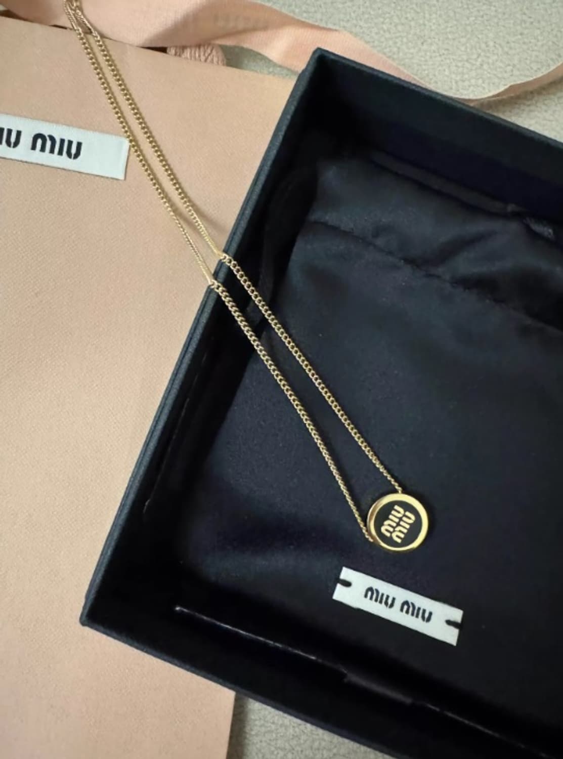 정품 미우미우 로고 디스크 골드 넥체인 판매합니다 상품이미지2