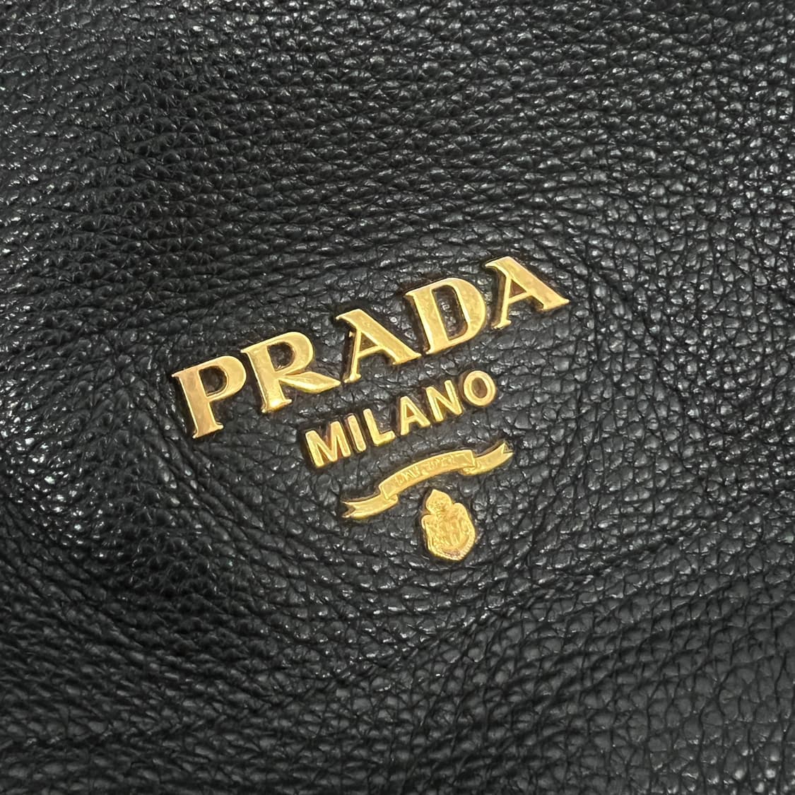 프라다 비텔로 다이노 버킷백 크로스백 블랙 (1BE018) 상품이미지5