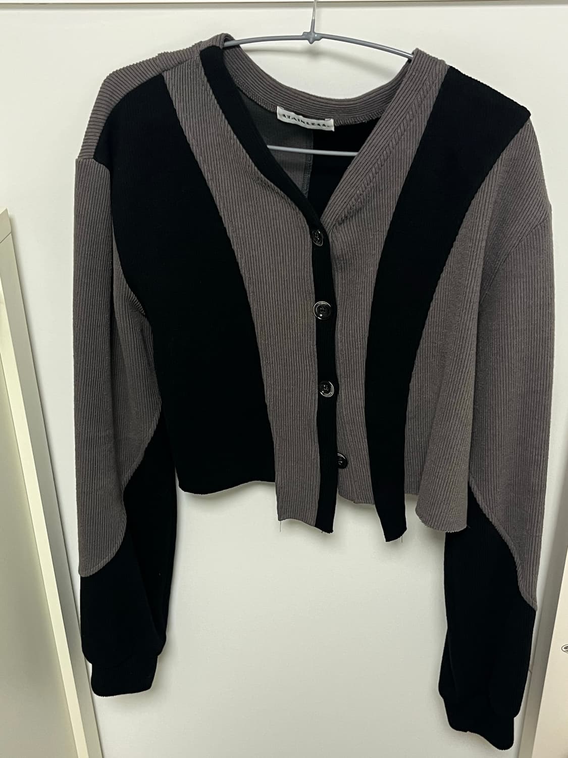 블랙배색니트 상품이미지1