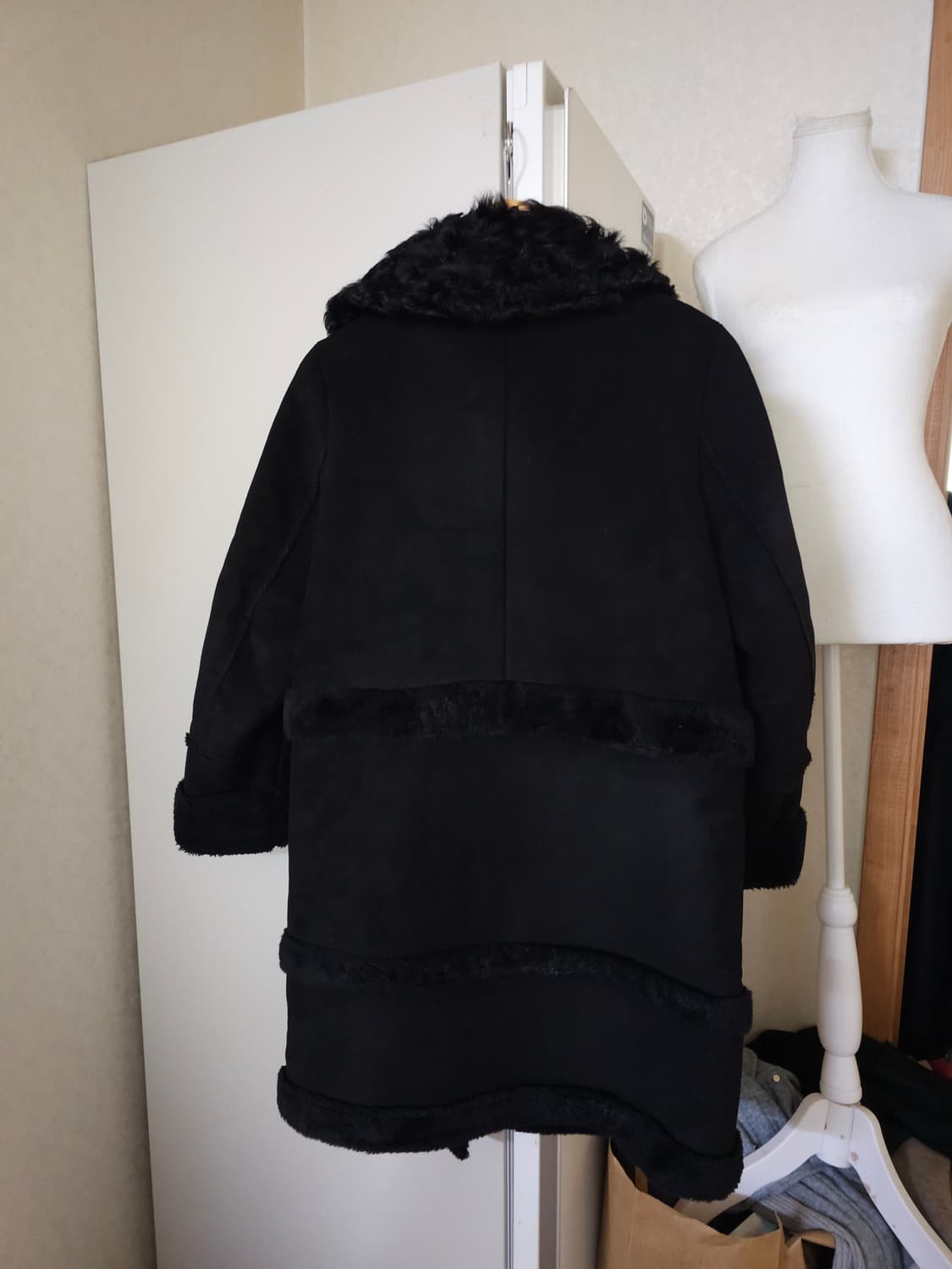 it MICHAA 잇미샤 블랙 양털 무스탕 코트 상품이미지6