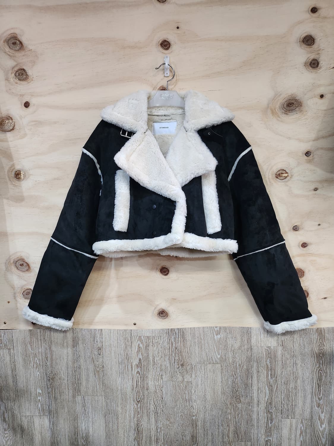 639) at the end 크롭 무스탕 자켓 상품이미지1