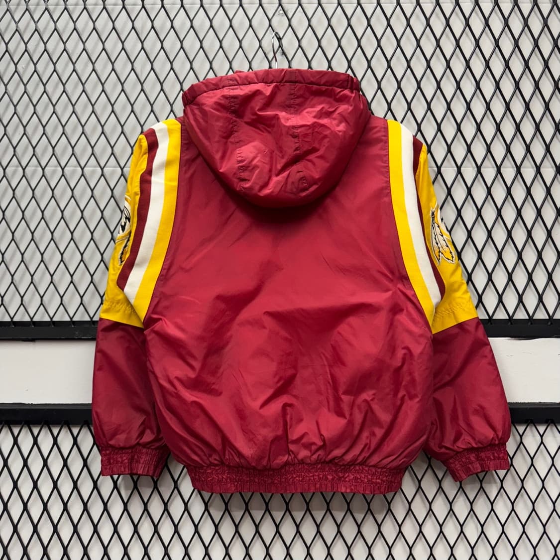90s NFL X 워싱턴 레드스킨스 크롭 후드 점퍼 버건디 옐로 배색 상품이미지2