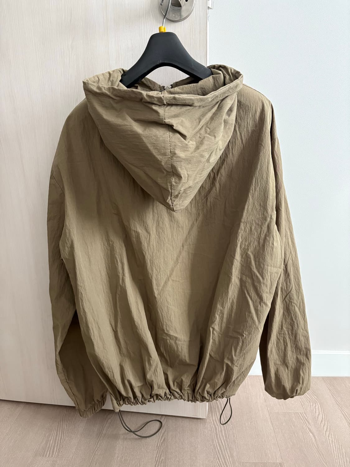Minimal Khaki Windbreaker Jacket 상품이미지4