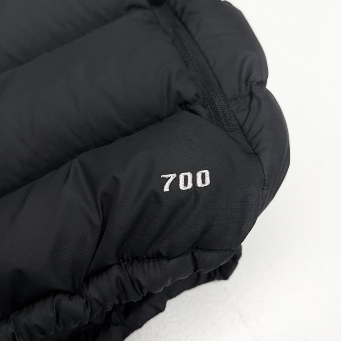 노스페이스 700 눕시 푸퍼 조끼패딩 블랙 상품이미지4