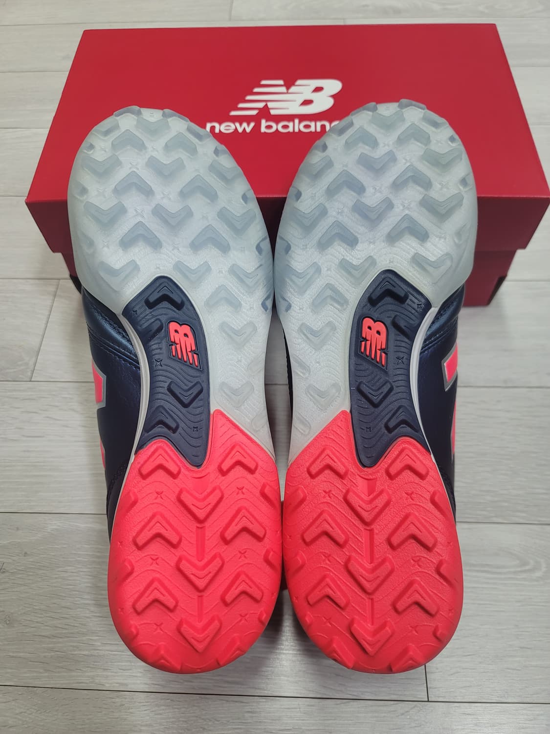 (275)뉴발란스442 V2 PRO(남성,2E) 풋살화[대전직거래도가능] 상품이미지8