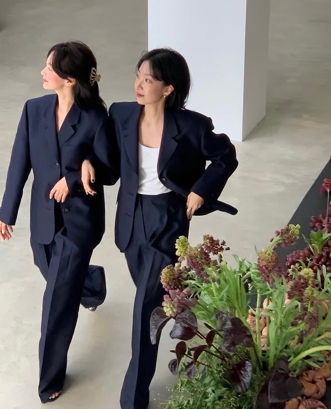 파르벵 울 실크팬츠 네이비s 상품이미지2