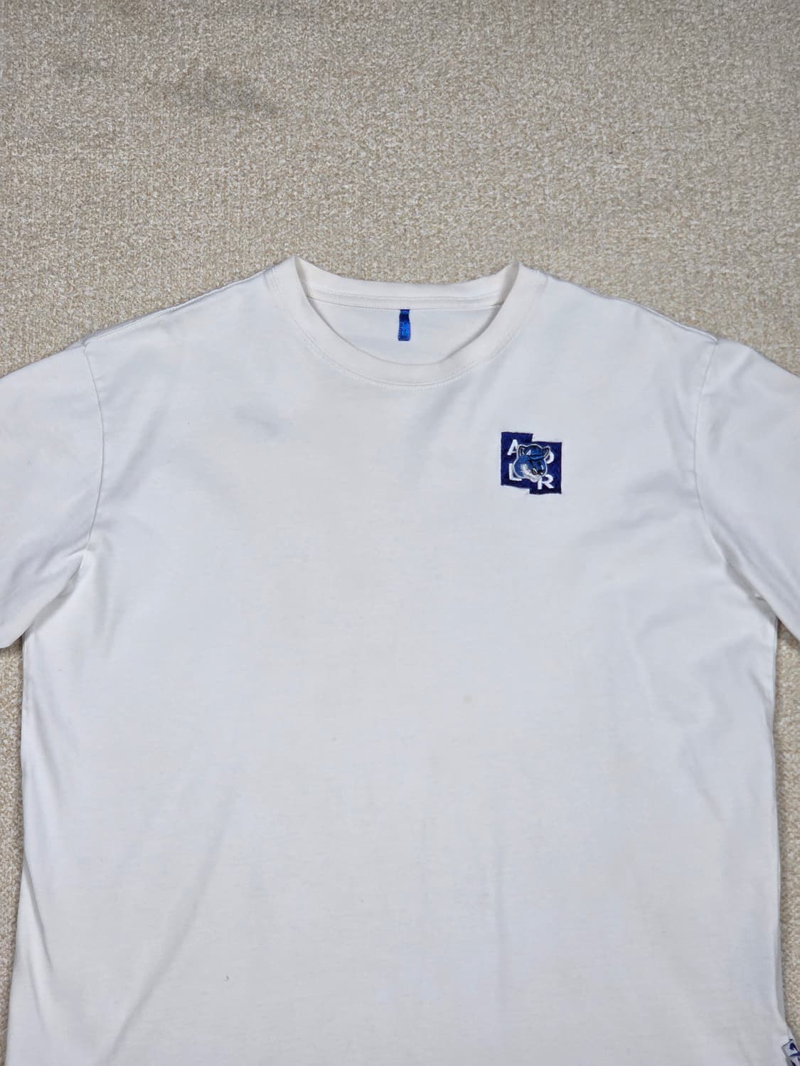 [아더에러 x 메종키츠네] 블루 폭스 패치 반팔 티셔츠 | S00139 상품이미지2