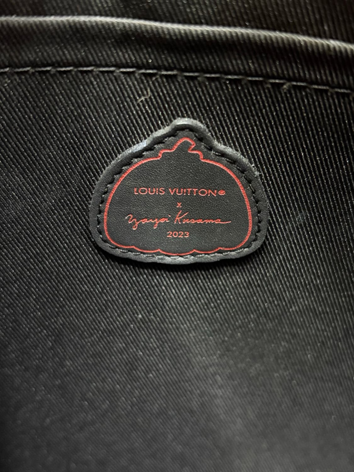 루이비통 x 쿠사마야요이 클러치 상품이미지6