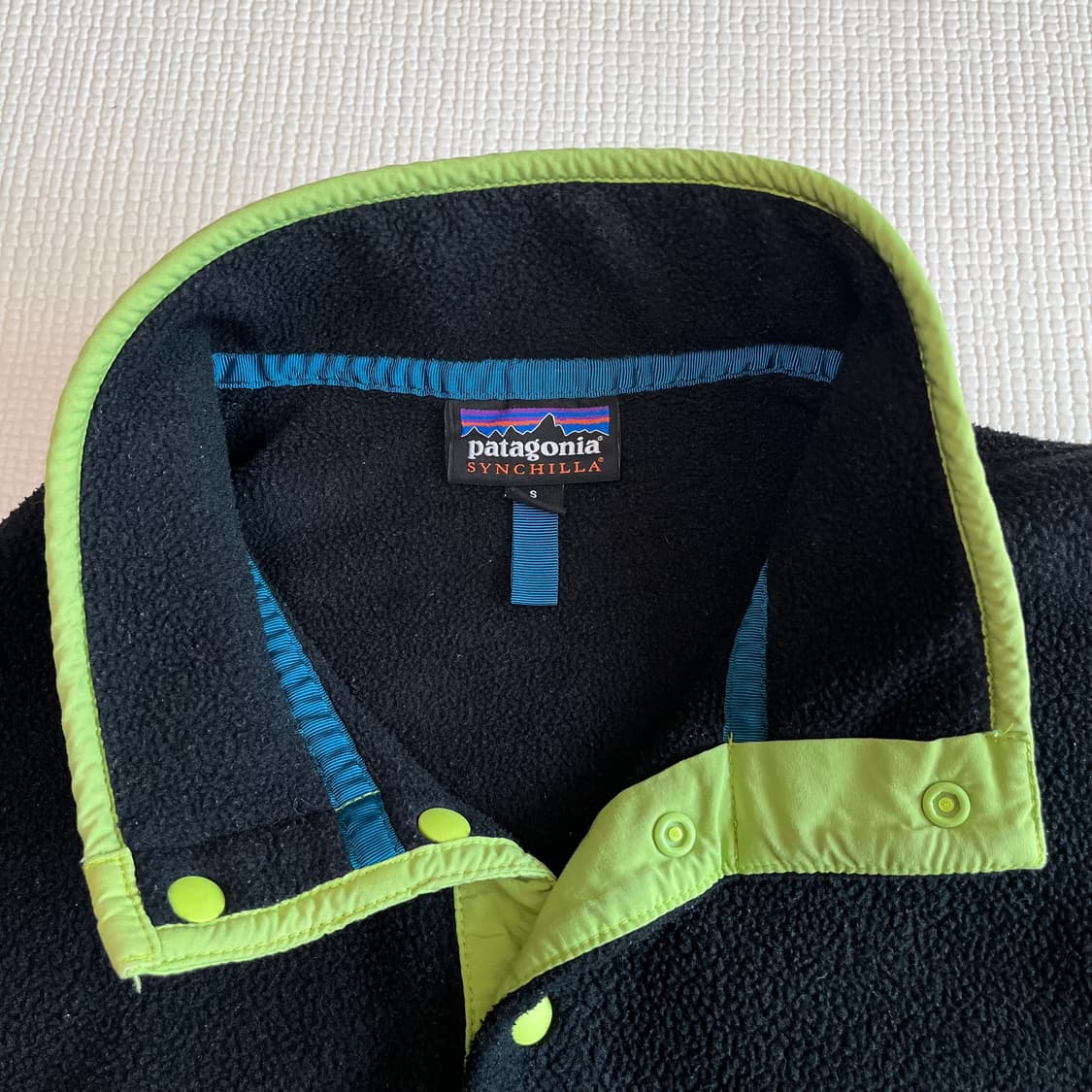 파타고니아 신칠라 블랙/네온 상품이미지3
