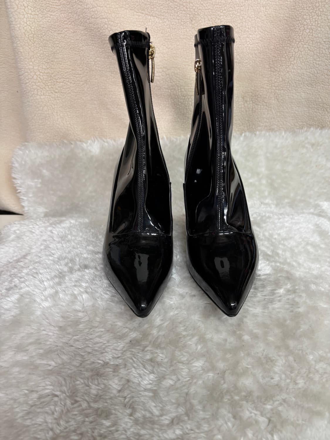 슈콤마보니(SUECOMMA BONNIE)스틸레토 에나멜 앵클부츠 상품이미지1