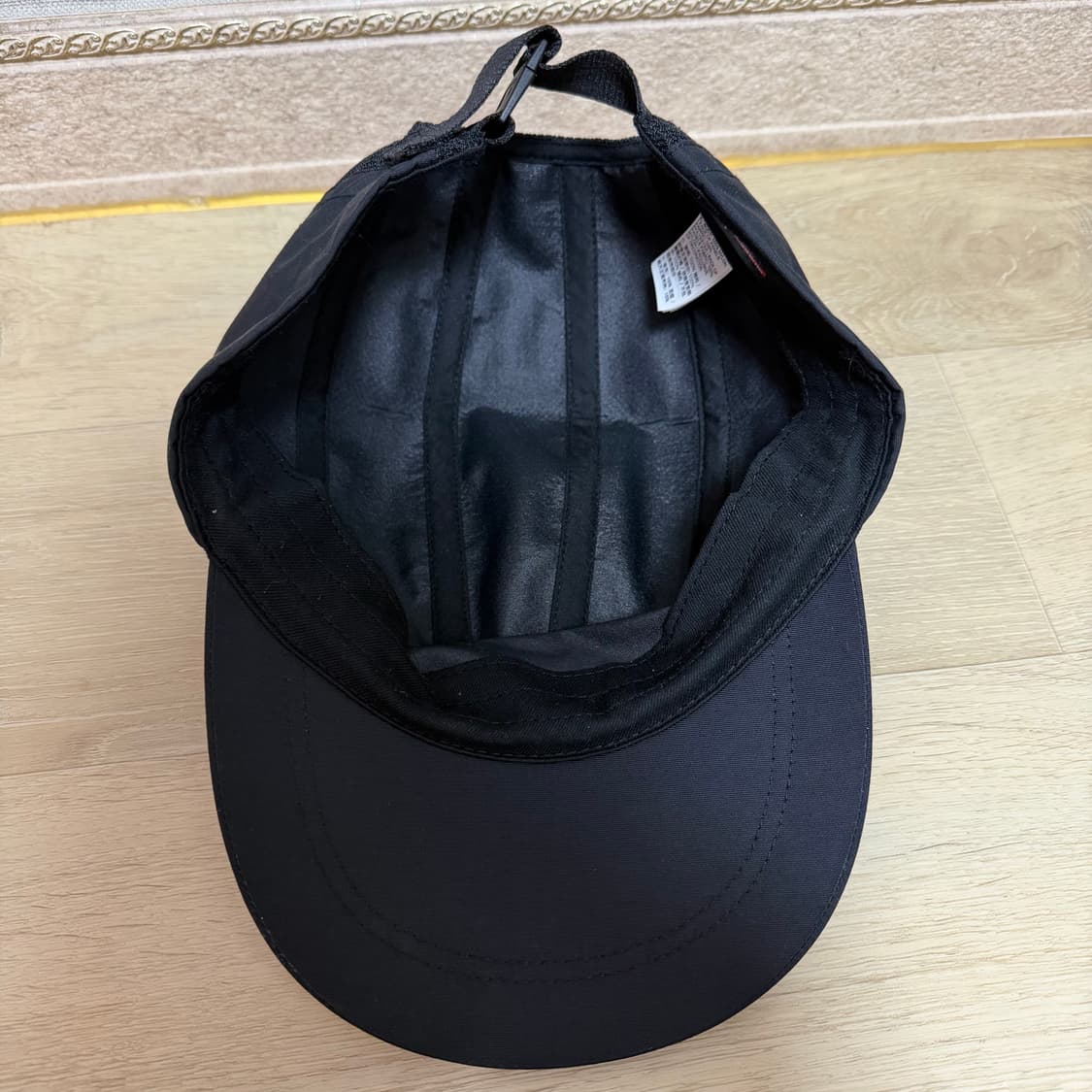 슈프림 x 나이키 트레일 러닝 햇 블랙 (17FW) 상품이미지2