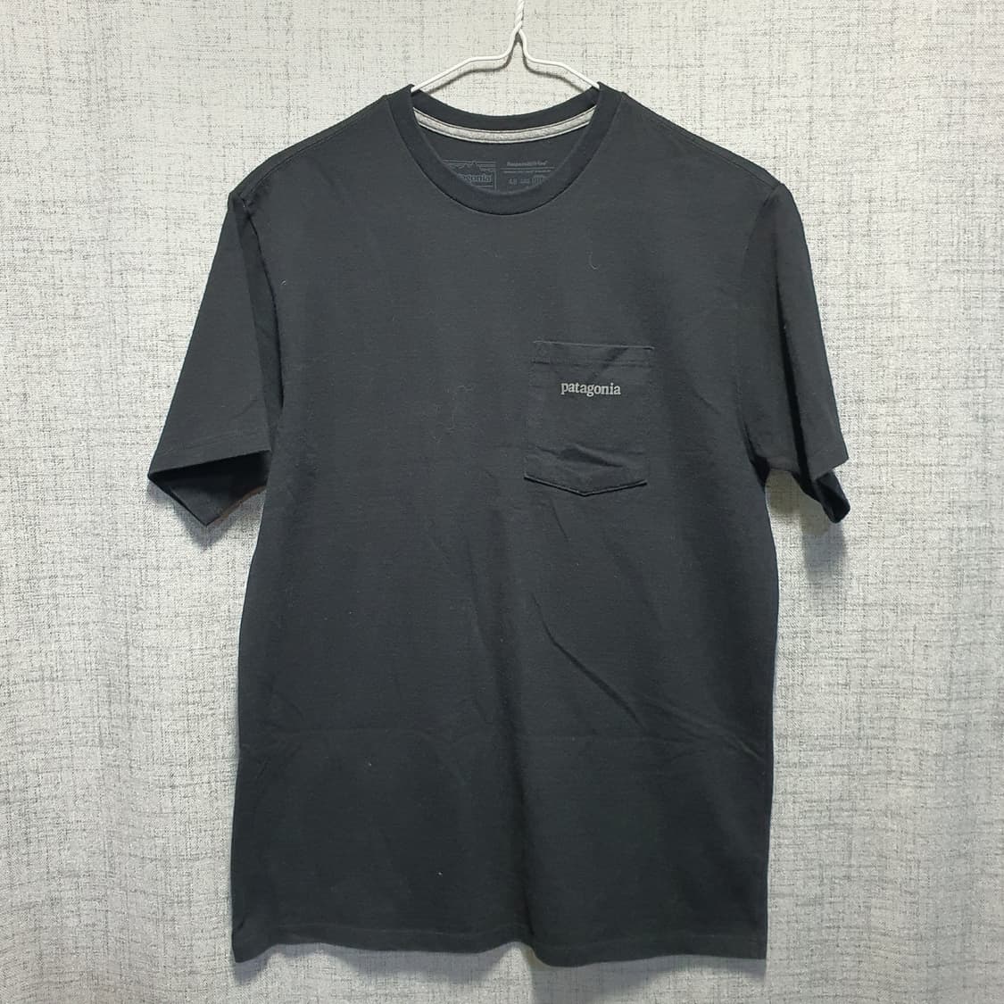 파타고니아 레귤러핏 포켓 반팔 티셔츠 블랙  상품이미지1