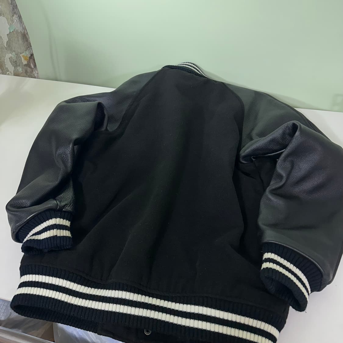 4DIMENSION M 블랙 레더배색 누빔 바시티자켓 상품이미지5