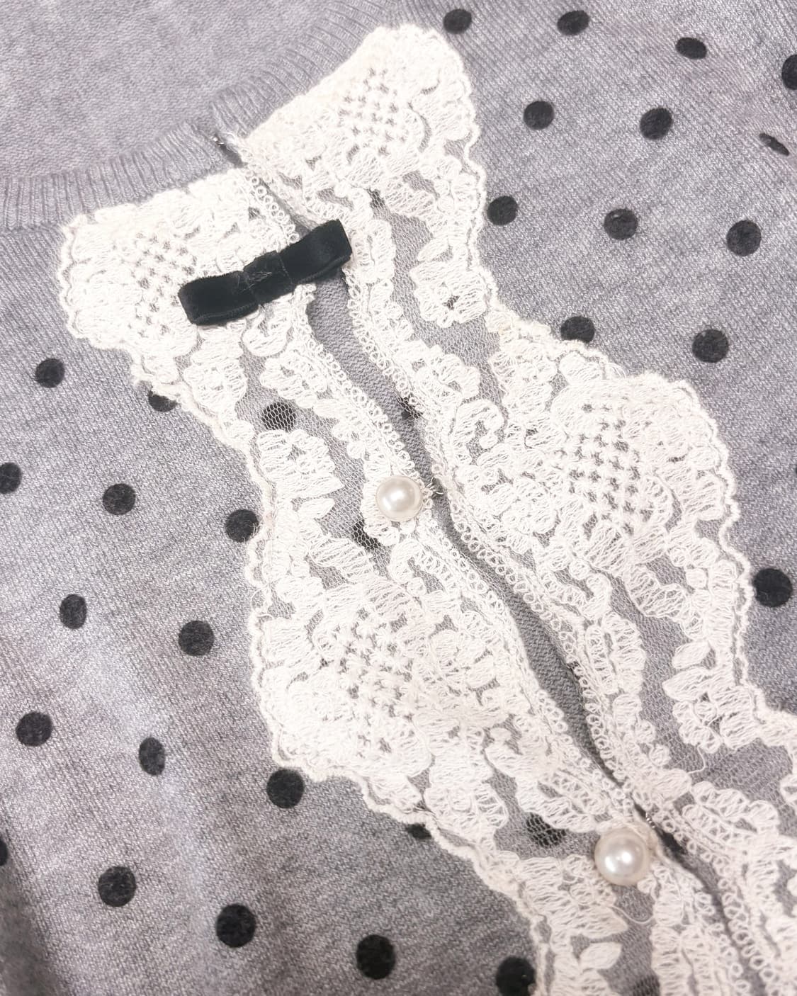 화이트 레이스 포인트 블랙 도트 패턴 그레이 진주 포인트 가디건  상품이미지2