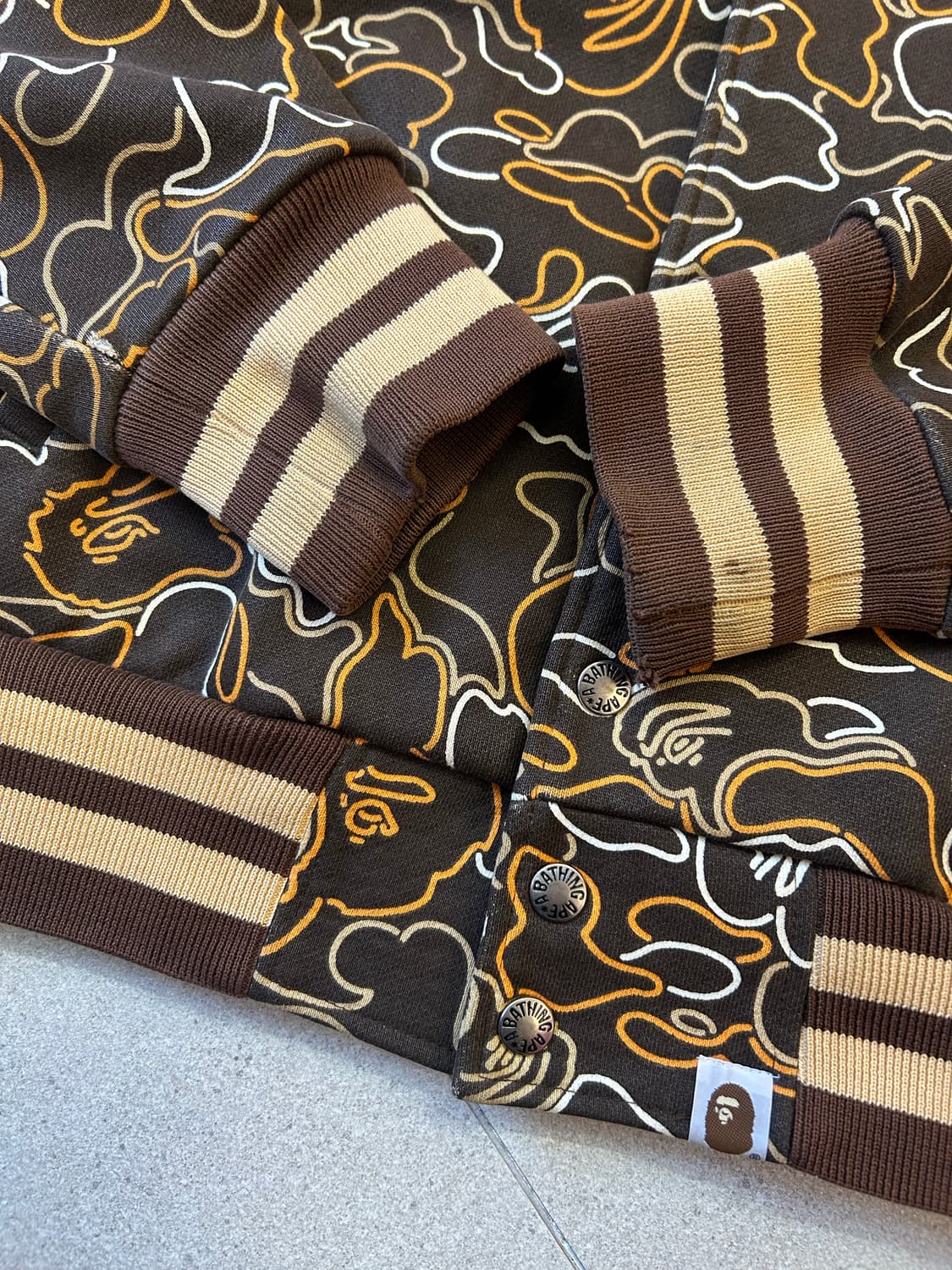 베이프 네온 카모 바시티 자켓 상품이미지3