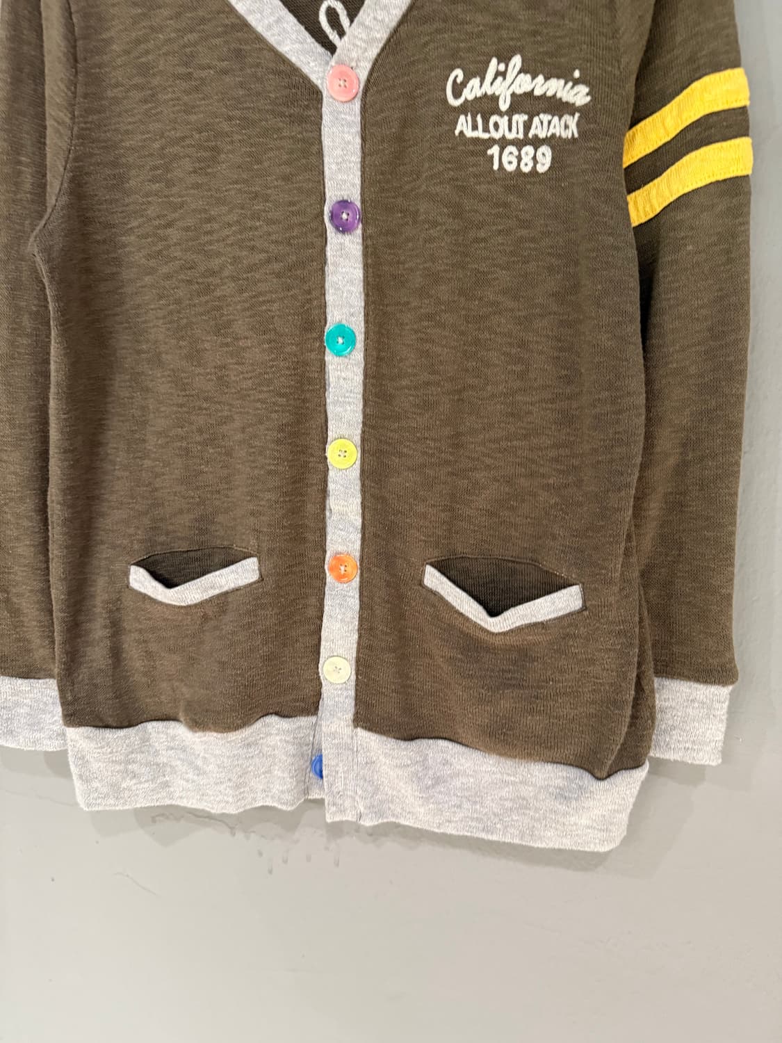button detail lettering cardigan 상품이미지7