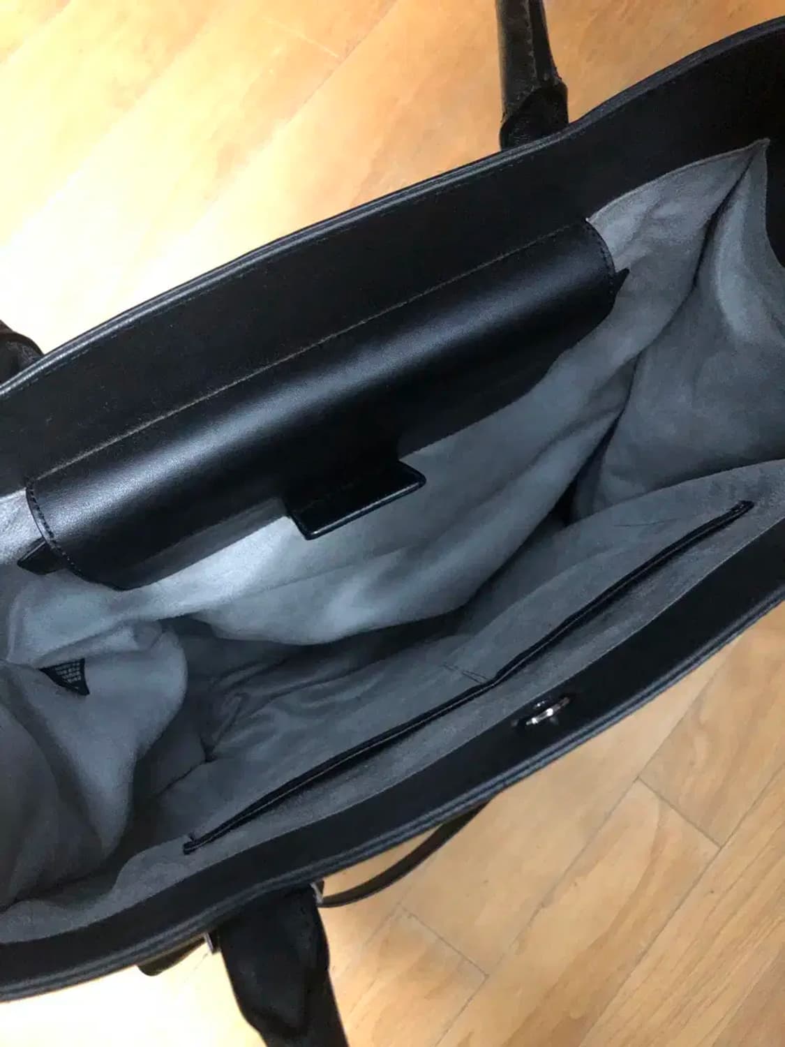 Carlyn 칼린 몰튼 소가죽 토트백 블랙 상품이미지9