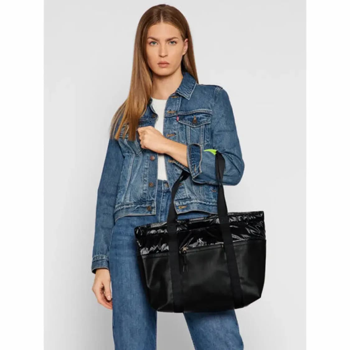 캘빈클라인 ck 스포츠 에센셜 패딩 토트백 상품이미지3