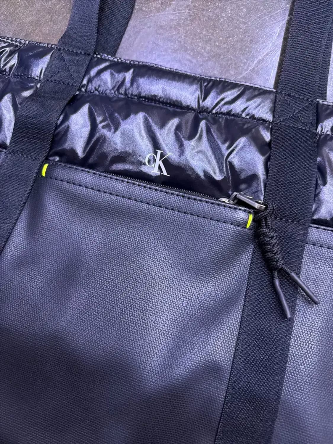 캘빈클라인 ck 스포츠 에센셜 패딩 토트백 상품이미지7