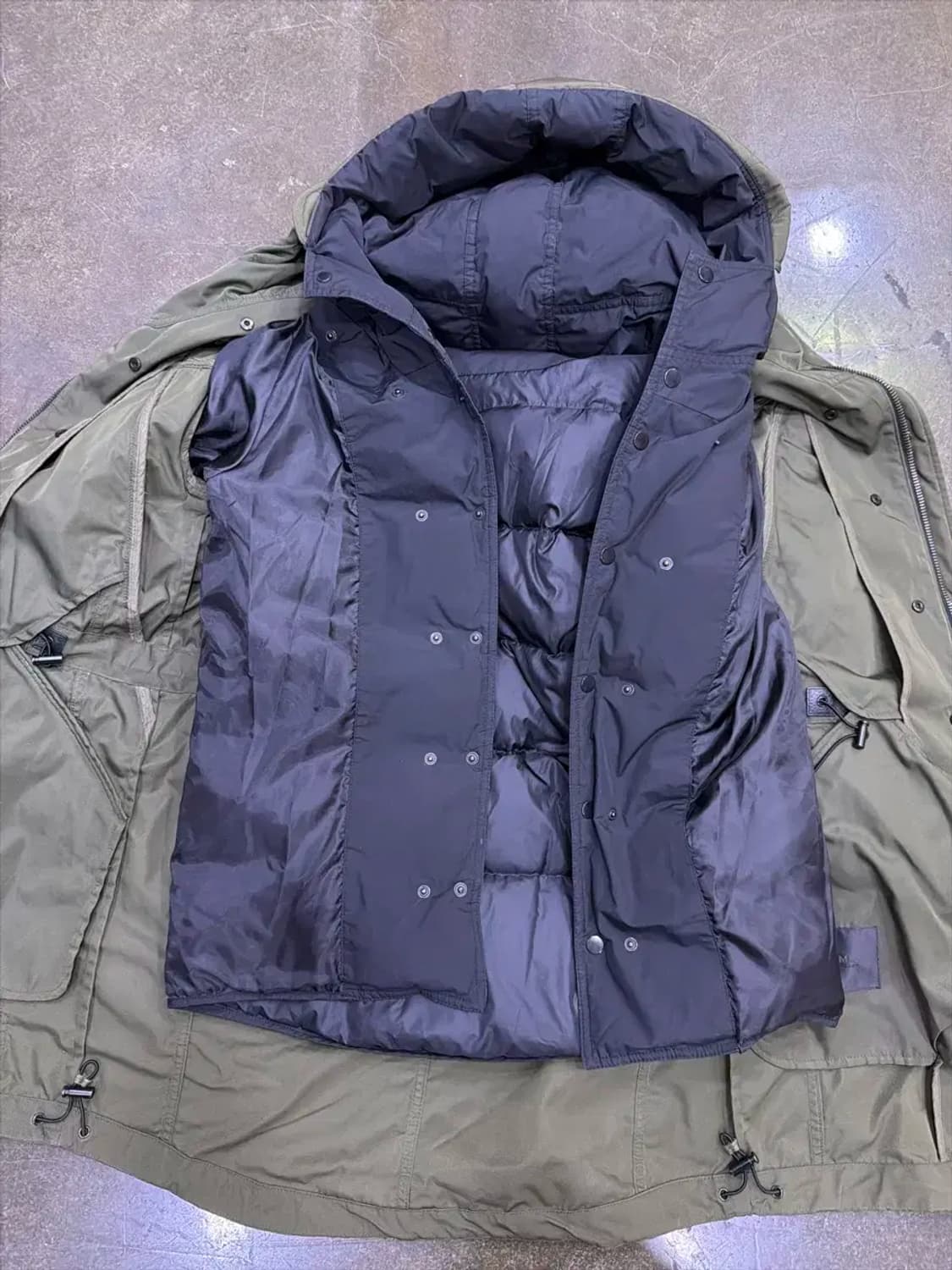 타임옴므 구스다운 패딩 레이어드 야상점퍼 올리브 95 상품이미지9