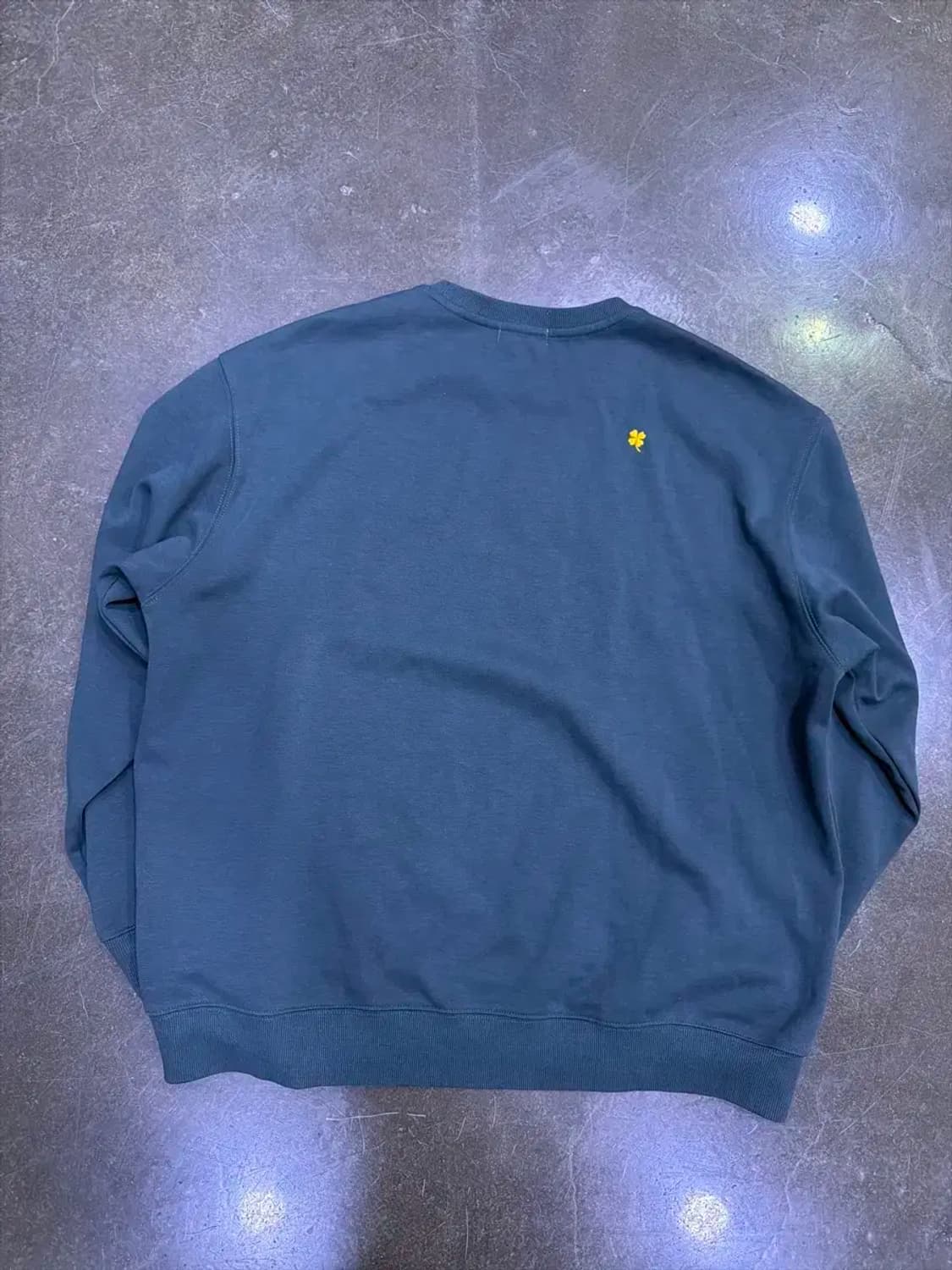 TNGT 클로버 자수 세미 오버핏 맨투맨 스웻셔츠 105 상품이미지6