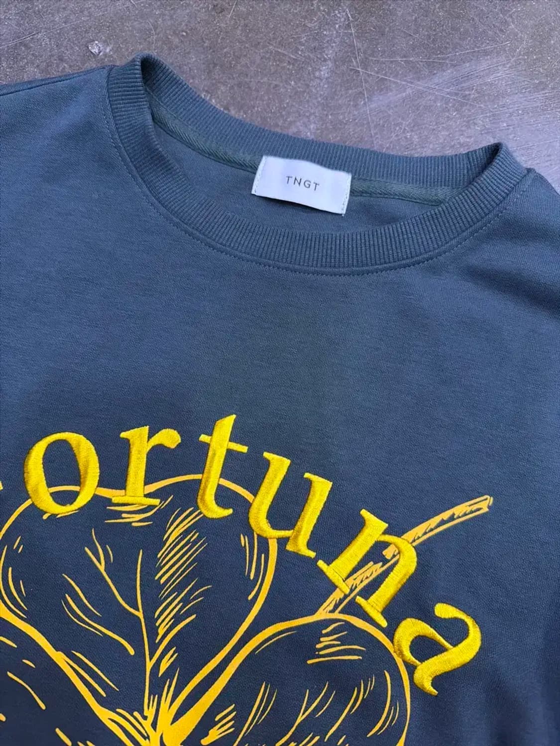 TNGT 클로버 자수 세미 오버핏 맨투맨 스웻셔츠 105 상품이미지7