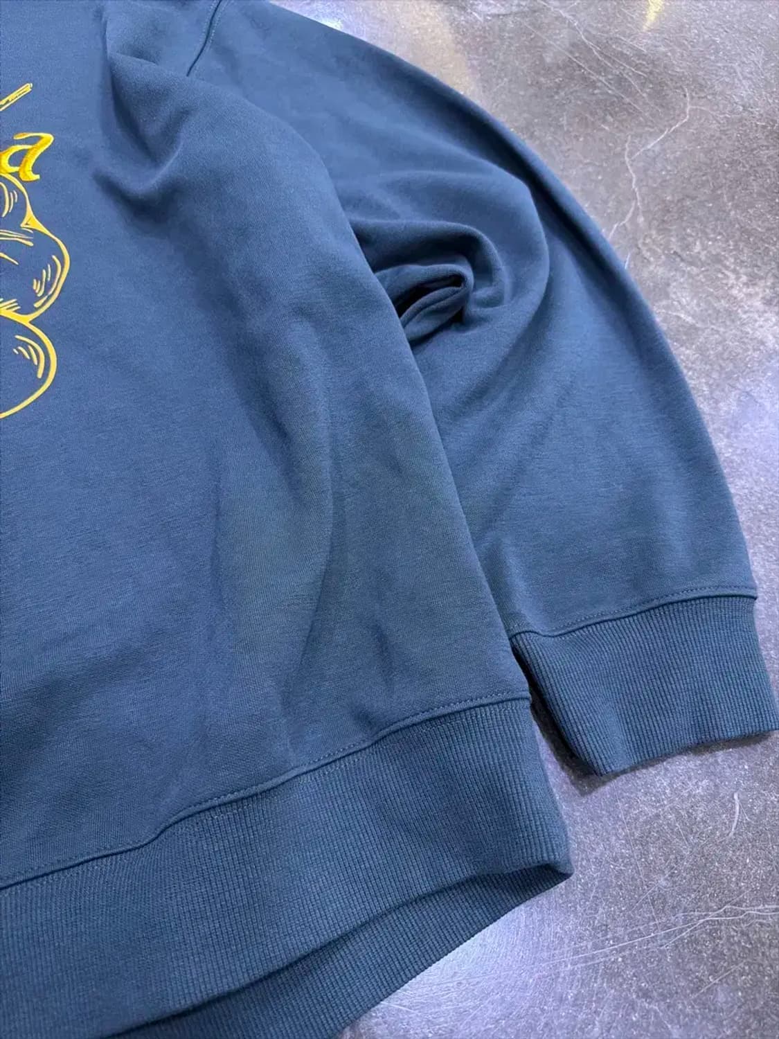 TNGT 클로버 자수 세미 오버핏 맨투맨 스웻셔츠 105 상품이미지9