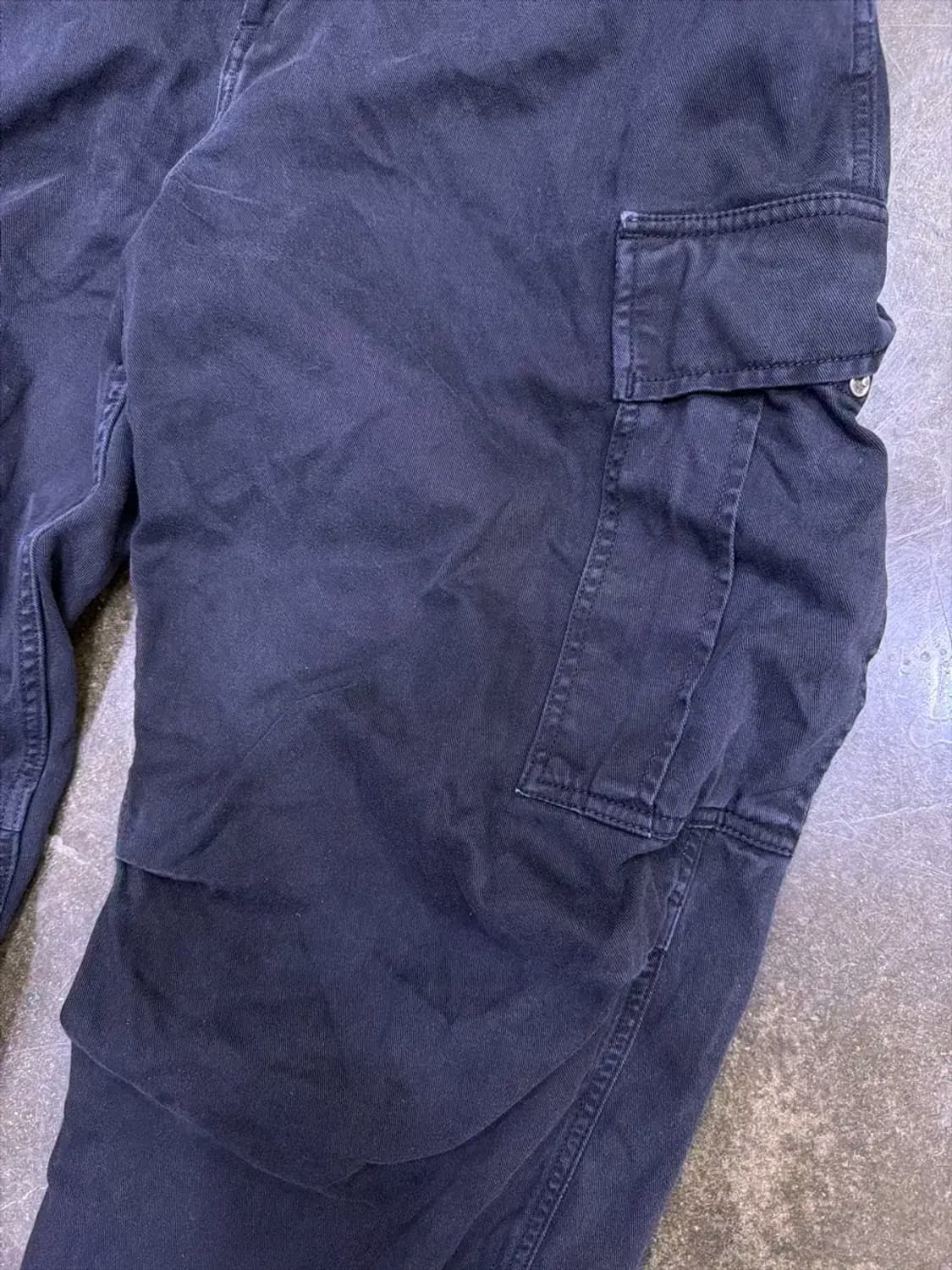 칼하트 블랙워싱 카고 레귤러핏 팬츠 32 상품이미지4