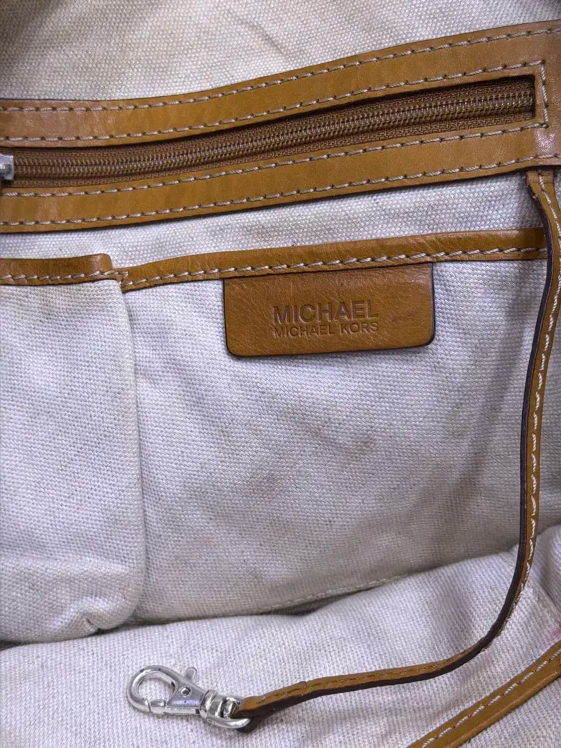 마이클코어스 아스터 스터드 카멜 레더 토트백 상품이미지9