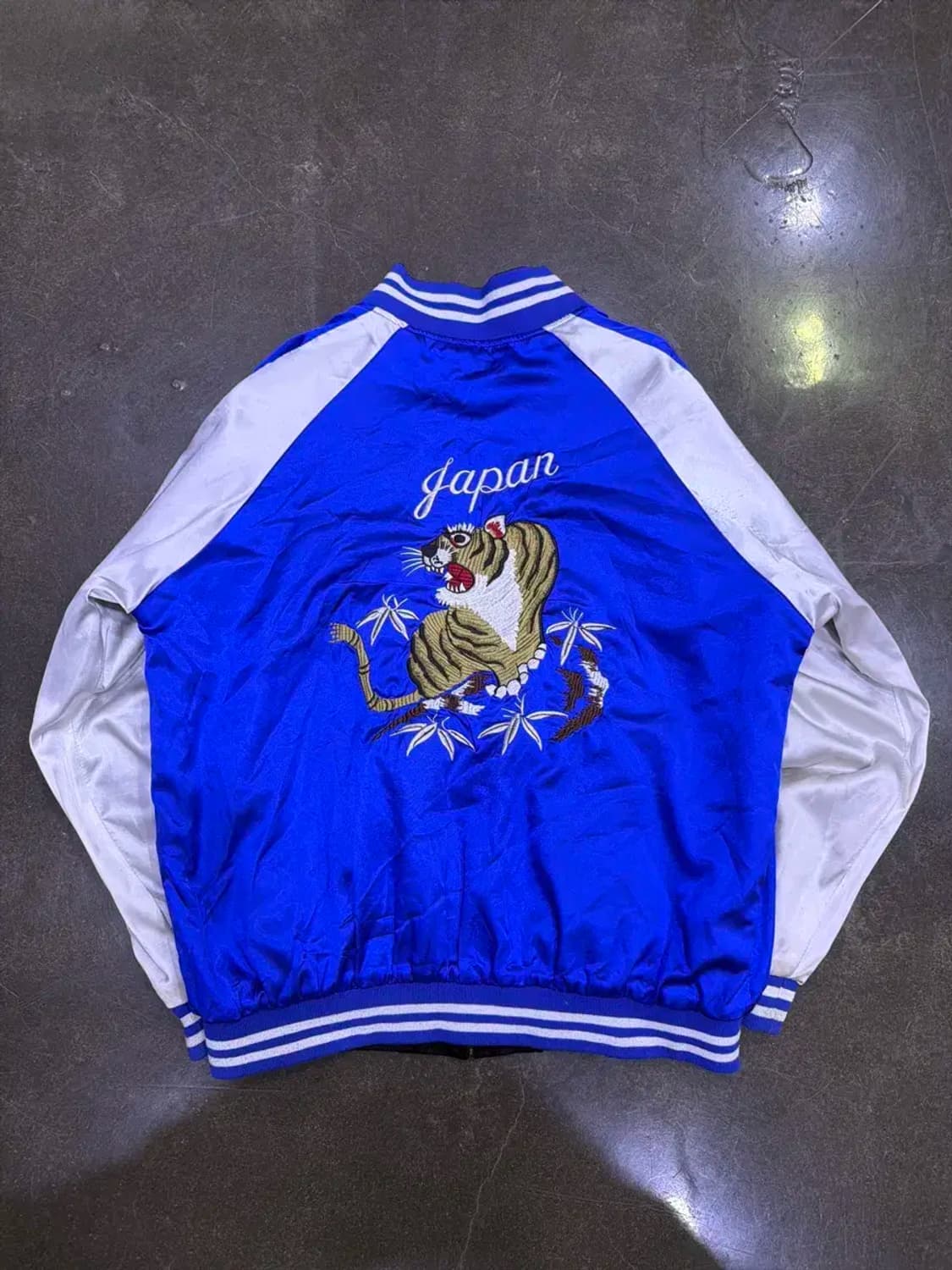 벨벳 리버서블 양면 이글스 타이거 자수 스카쟌 자켓 L 상품이미지4