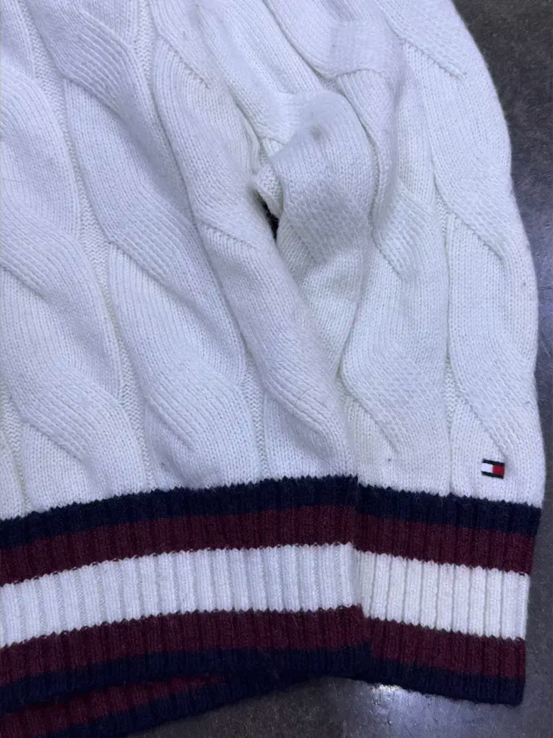 타미힐피거 모노그램 케이블 V넥 니트 스웨터 L 상품이미지7