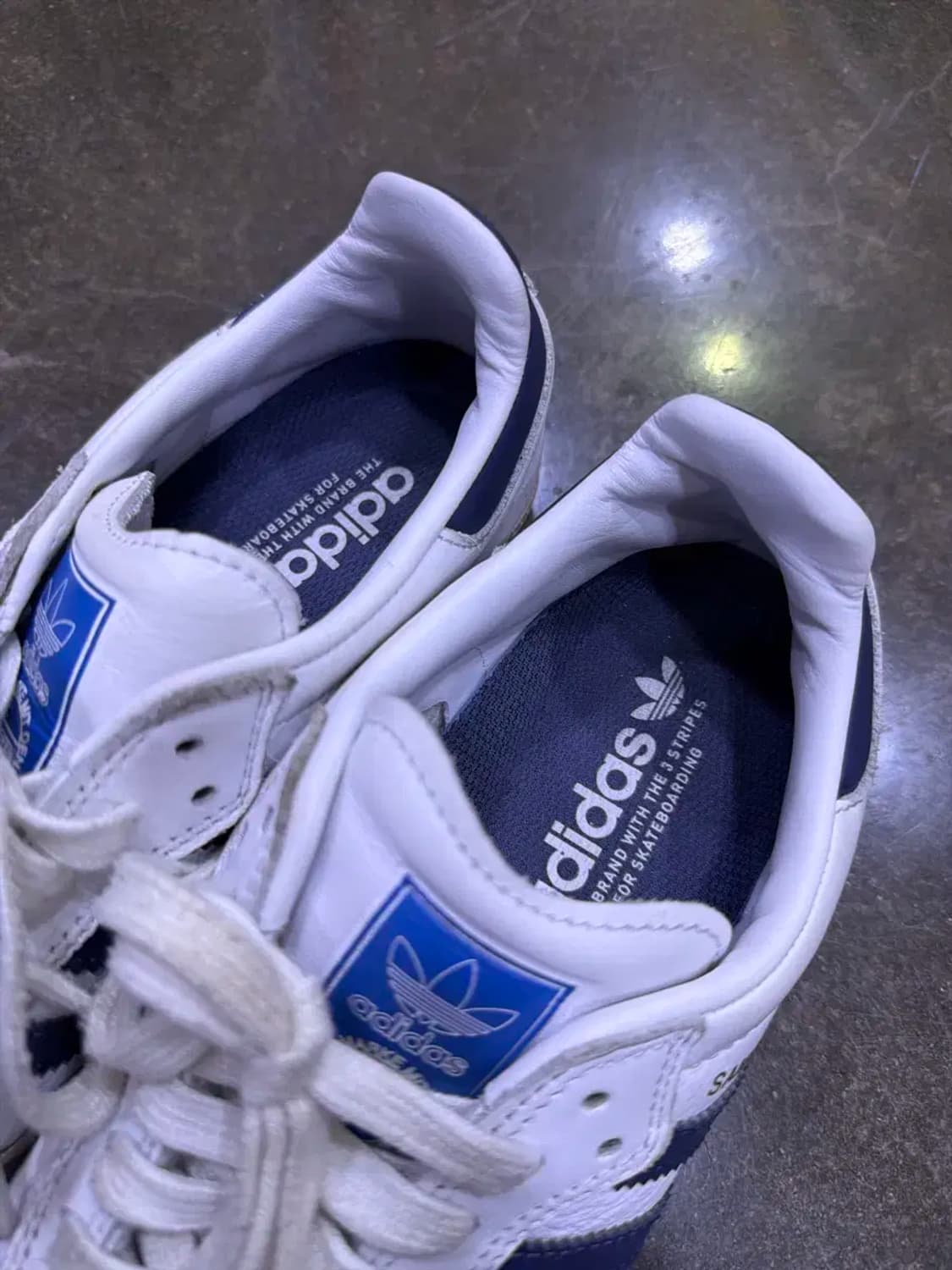 아디다스 삼바 화이트 네이비 스니커즈 235 상품이미지5
