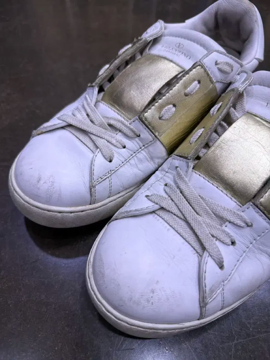 발렌티노 히든 락스터드 화이트 골드 스니커즈 41.5 상품이미지3