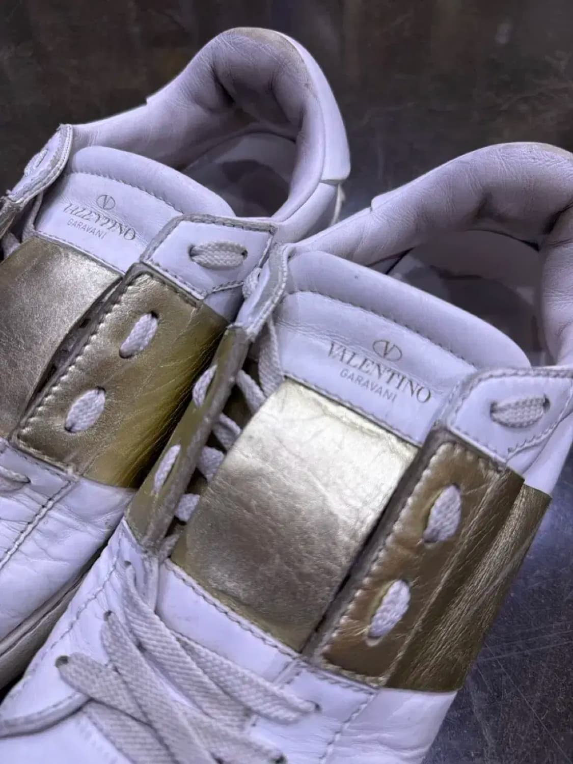 발렌티노 히든 락스터드 화이트 골드 스니커즈 41.5 상품이미지4