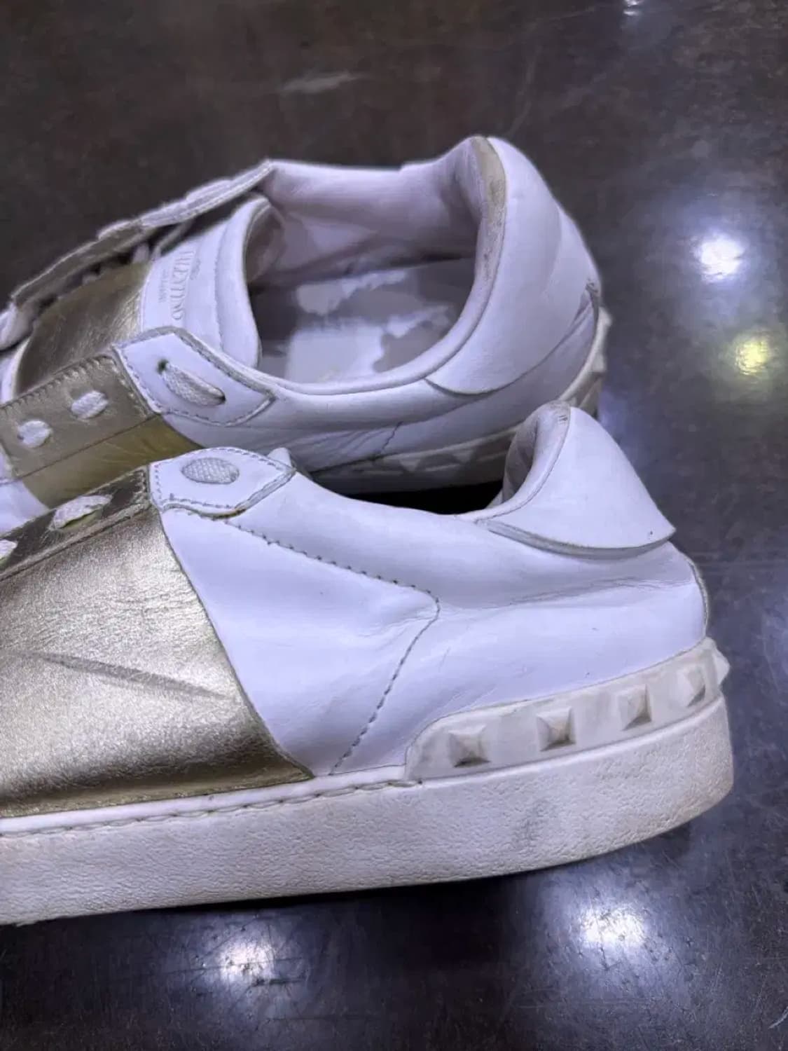 발렌티노 히든 락스터드 화이트 골드 스니커즈 41.5 상품이미지6