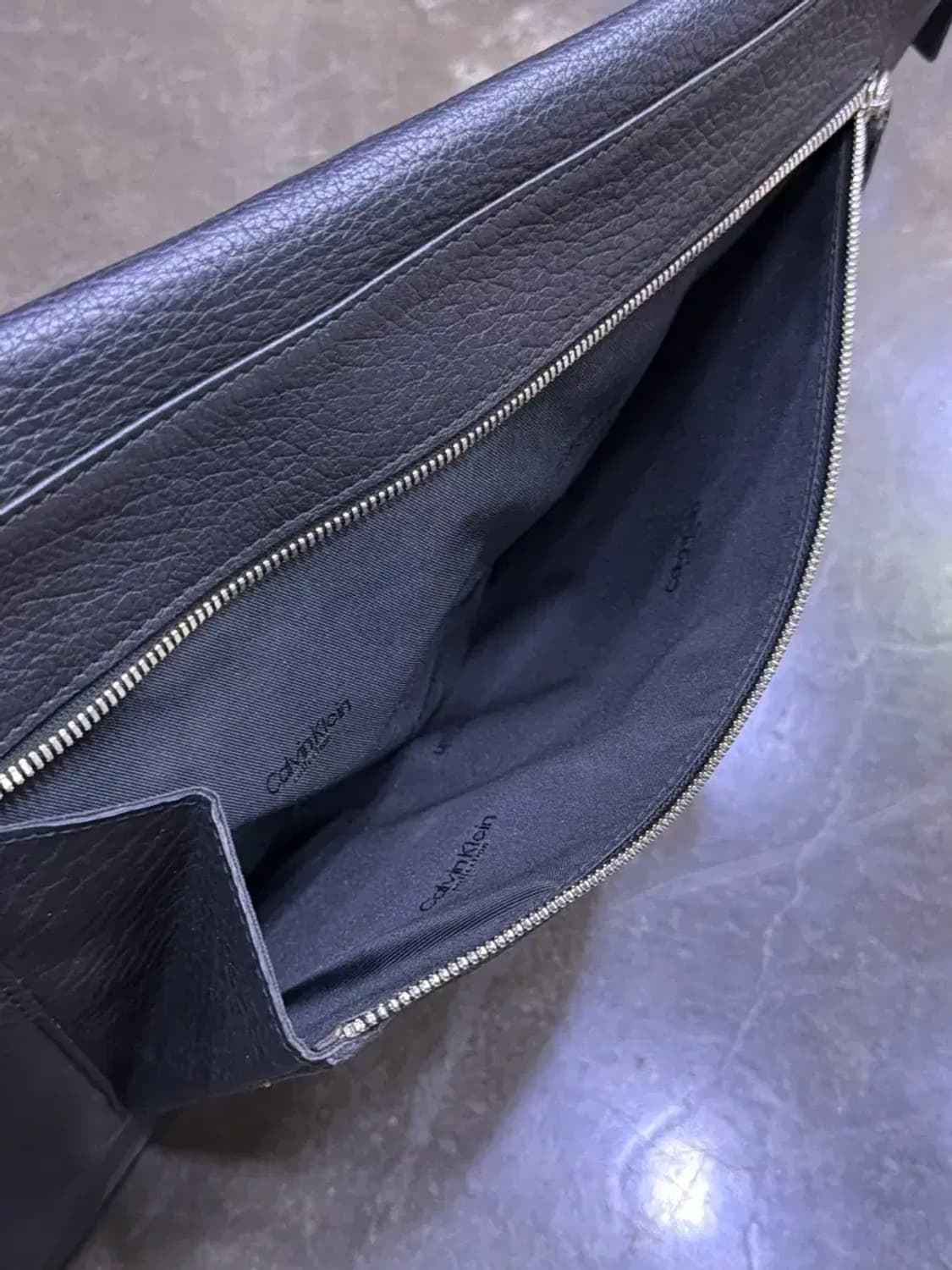 캘빈클라인 컬렉션 가죽 레더 서류 클러치백 상품이미지7