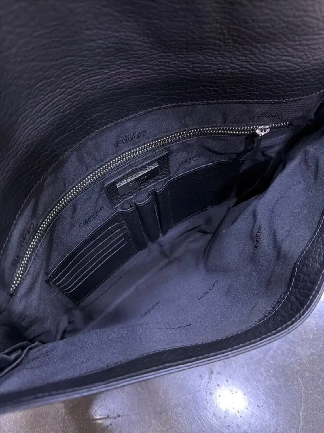 캘빈클라인 컬렉션 가죽 레더 서류 클러치백 상품이미지8