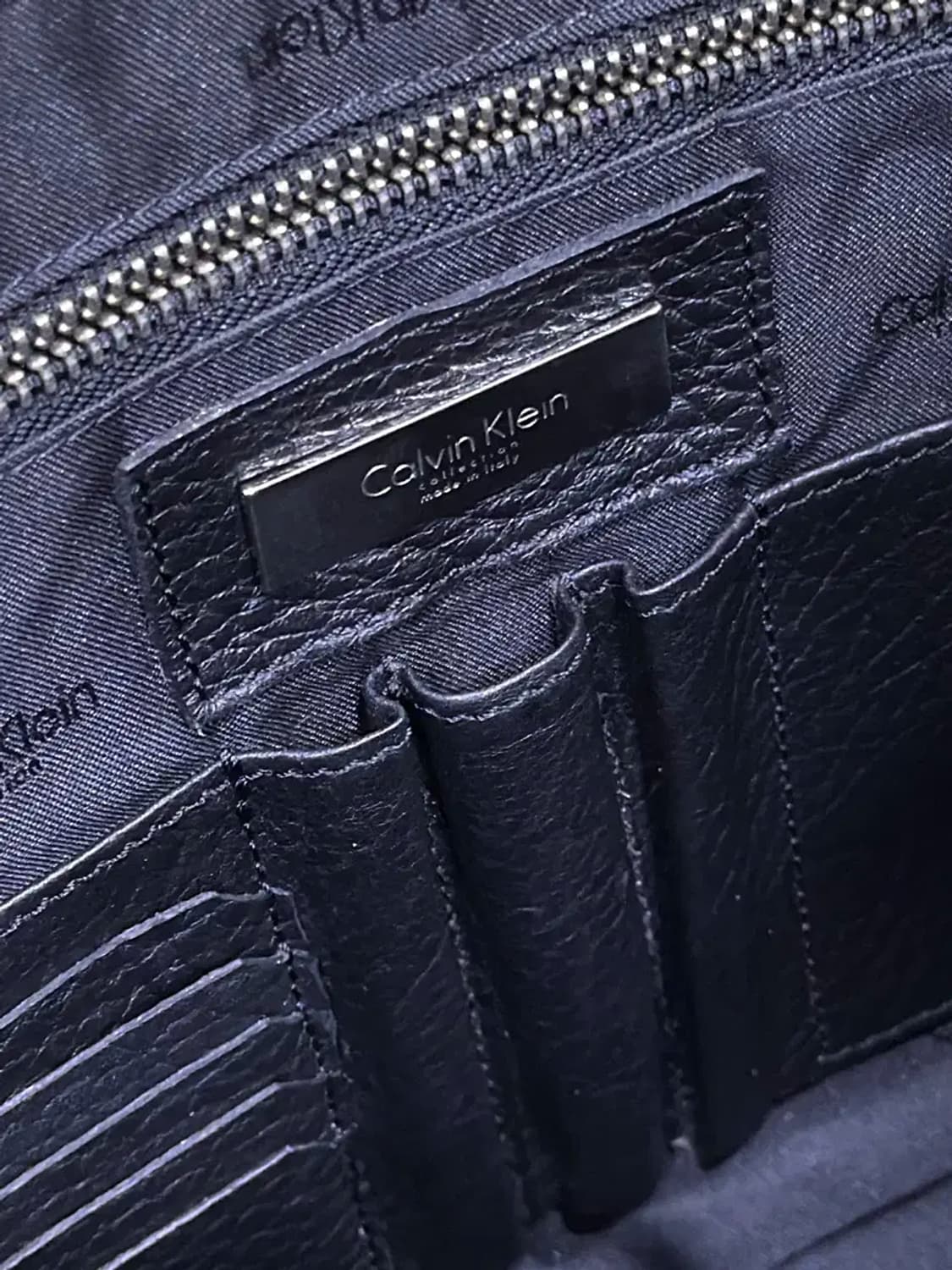 캘빈클라인 컬렉션 가죽 레더 서류 클러치백 상품이미지9