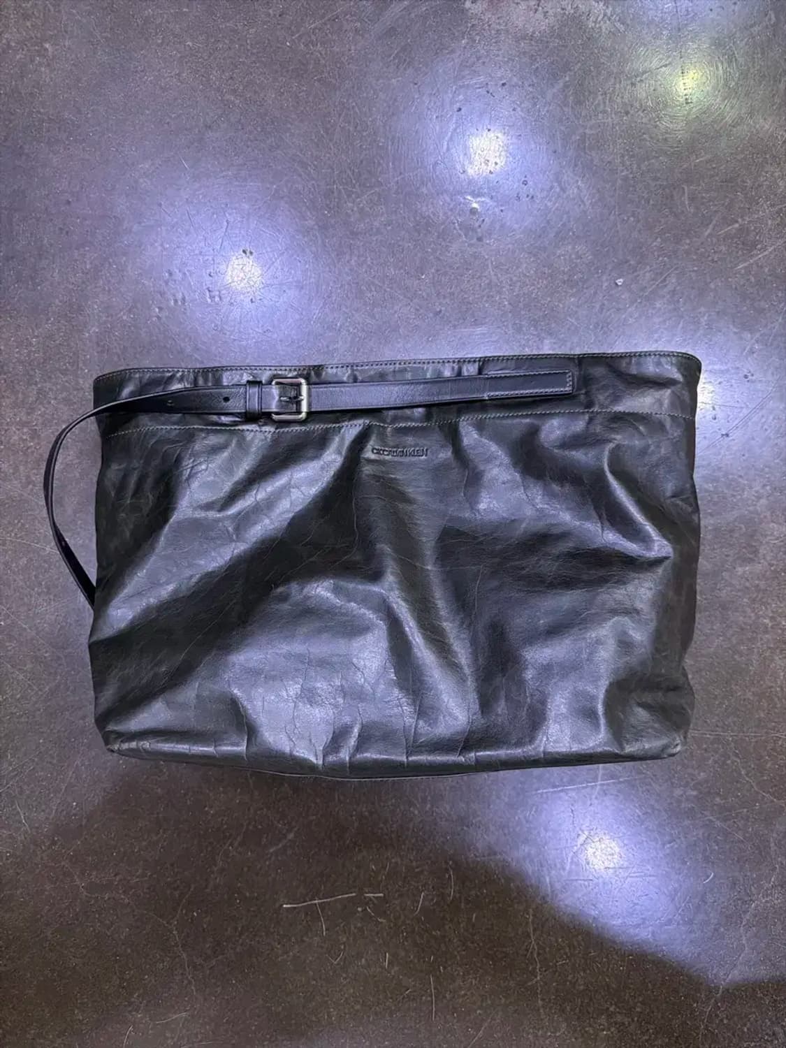 캘빈클라인 CK 레더 패디드 다크 올리브 멀티 메신저 백 상품이미지3