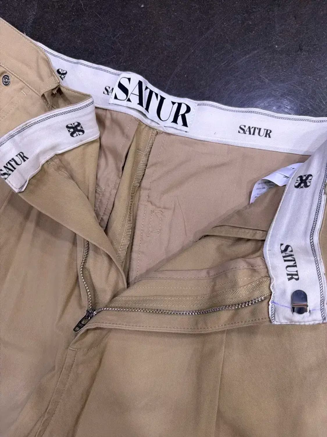 세터 와이드 2 핀턱 와이드핏 치노팬츠 베이지 M 상품이미지8